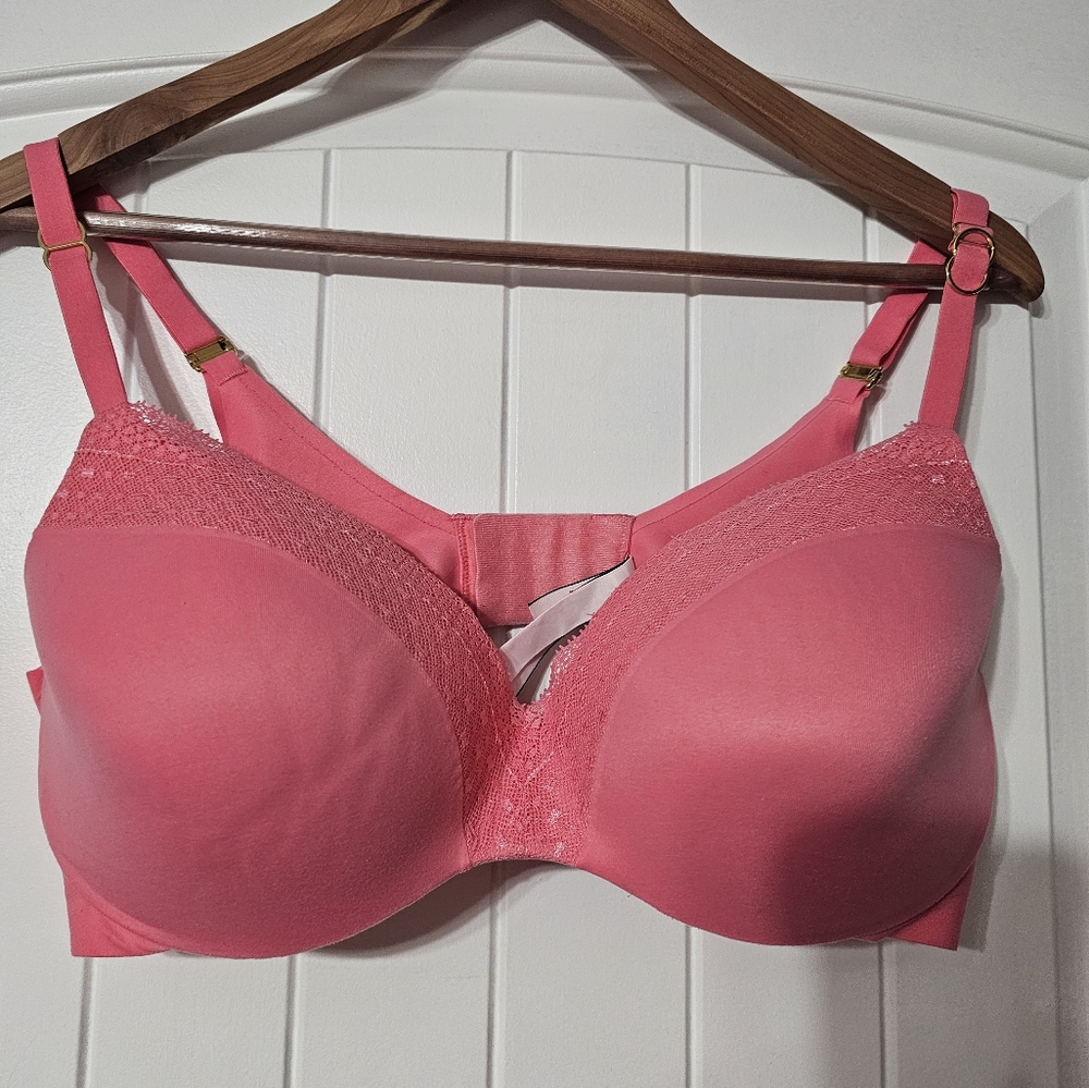 Victoria's Secret Pink Lace Trim Bra. Like New Condition!